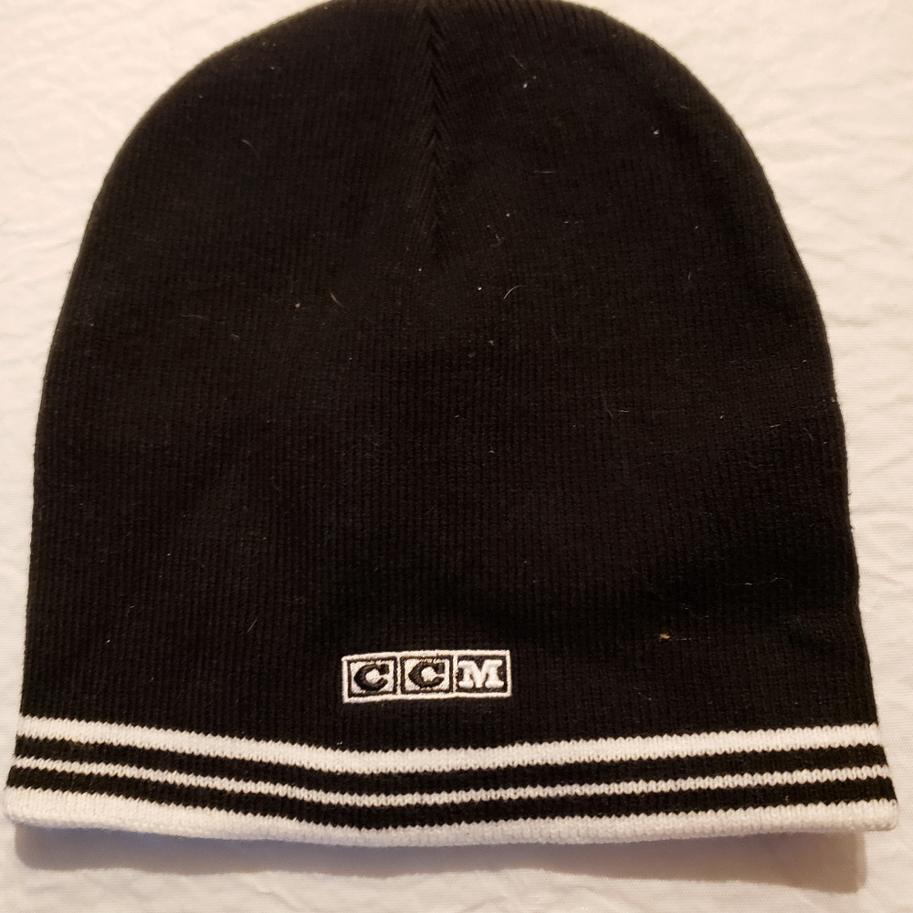 CCM LOGO KNIT BEANIE HAT SKI CAP BLACK STANDARD CUFFLESS TOQUE WINTER CAP